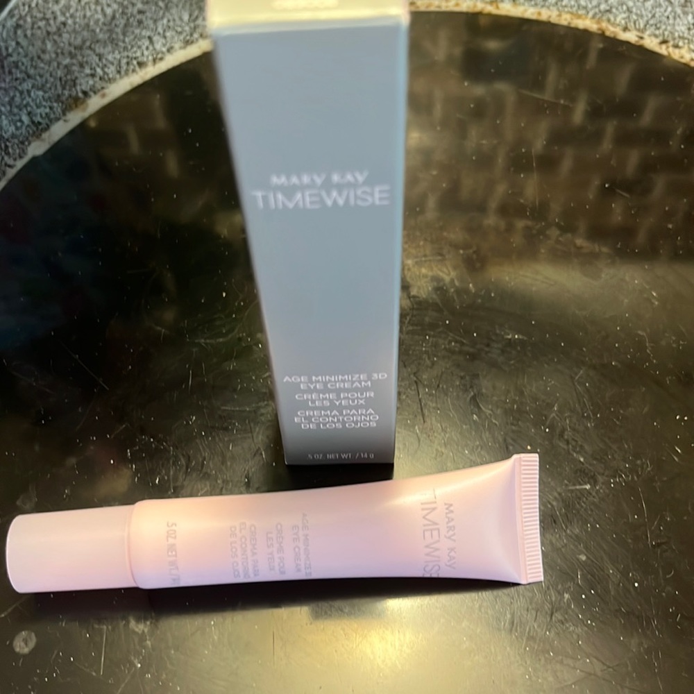 Marykay age minimize 3D eye cream